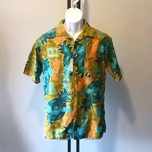 Beautiful 1pc Hawaiian Surf shirt